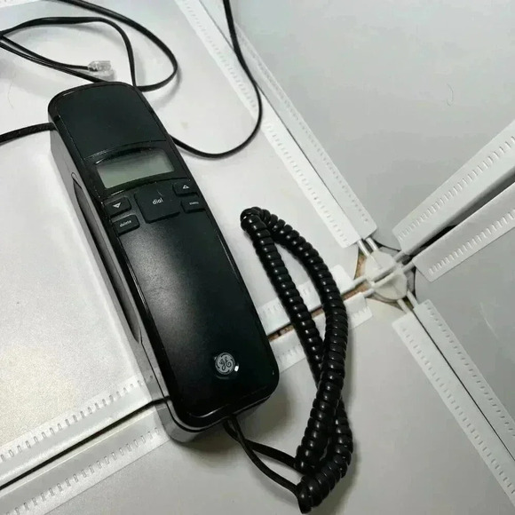GE Landline Phone, Desktop or hang on the Wall. Black - Picture 1 of 6